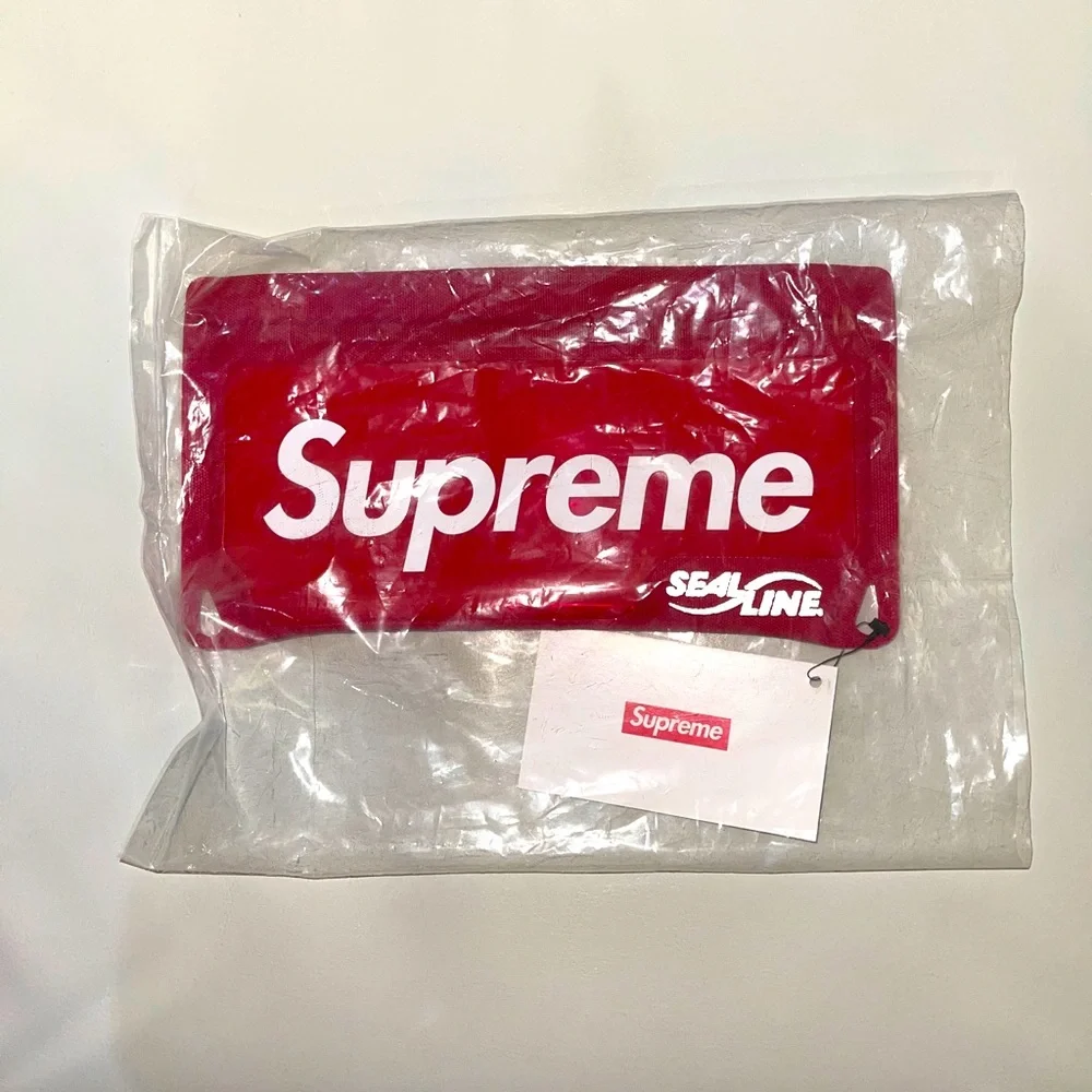 SUPREME sea line‎ waterproof case in red
